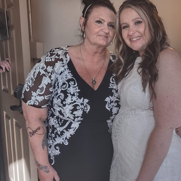 Meet your Posher, Betsy - Picture 2 of 4